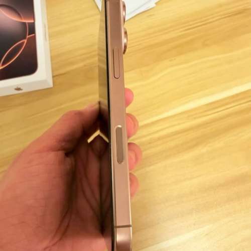 iPhone 16pro 512gb,港行雙卡，金色鈦金屬，完美冇花，冇修冇拆，電池健康度93，所...