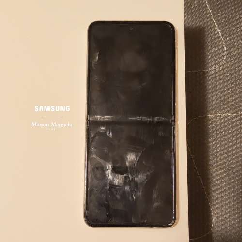 Maison Margiela x sumsung filp 4