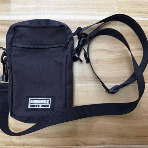 輕量防潑手機小包/手機袋，台灣製（無論落樓下、出街定去旅行都一定用得着，郵局平...