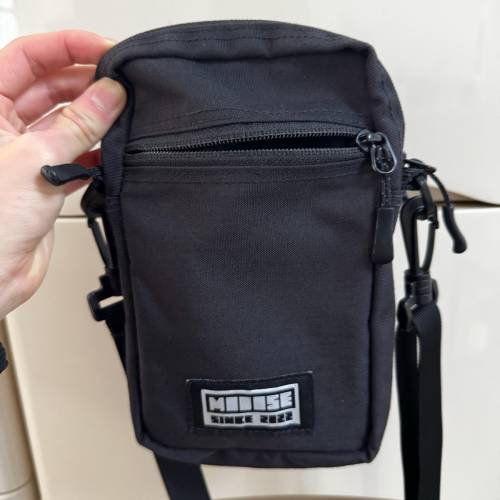 輕量防潑手機小包/手機袋，台灣製（無論落樓下、出街定去旅行都一定用得着，郵局平...