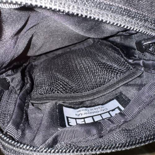 輕量防潑手機小包/手機袋，台灣製（無論落樓下、出街定去旅行都一定用得着，郵局平...