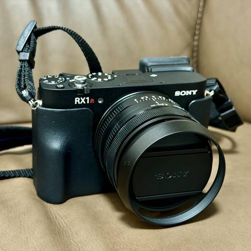 Sony RX1R III相機 及價值超港幣5000的原廠遮光罩、皮套、扳手