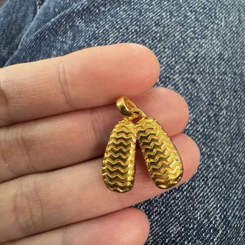 18k金拖鞋造型吊墜