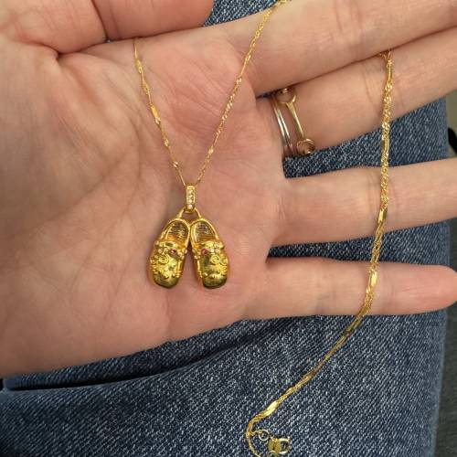 18k金拖鞋造型吊墜