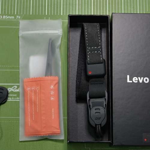 99%new CHI 相機 手機 特別版腕帶