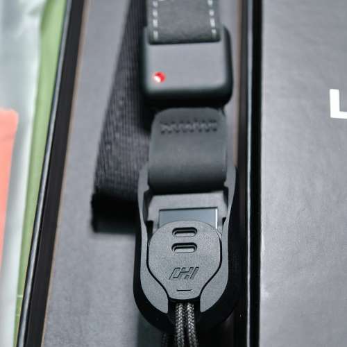 99%new CHI 相機 手機 特別版腕帶