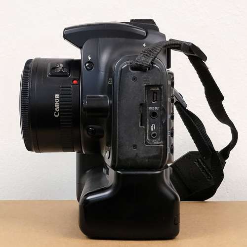 Canon EOS 300D 相機 + EF 50mm F1.8 鏡頭 + BG-E1 手柄 + BP-511A 電池 X 2 + 充電器