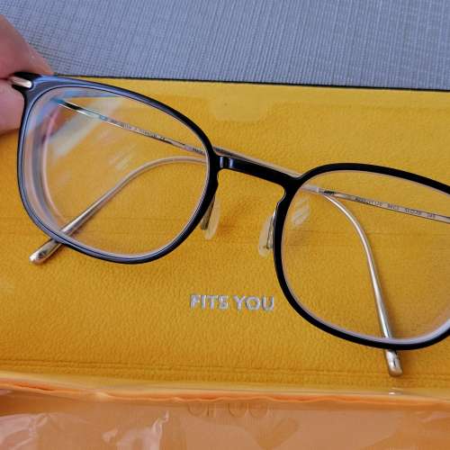 男框 ( 黑方膠金側幼橋 )