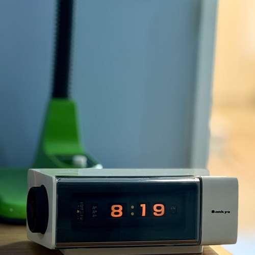 出售 昭和時期 sanyo 座枱機械跳字鐘,日本制造,外觀九成半新,有滲光功能，使用100v...