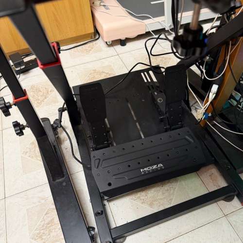 MOZA R5 Racing Simulator 軚盤全套連支架及連mon架及mon Thrustmaster r9 g29