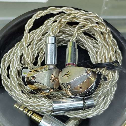 95成 新 SPEAR Labs Triton ZERO 耳機