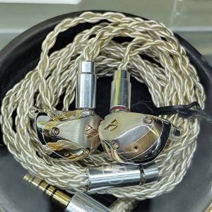 95成 新 SPEAR Labs Triton ZERO 耳機