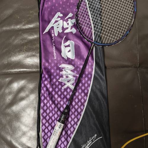 全新Kumpoo薰風羽毛球拍-蝕日