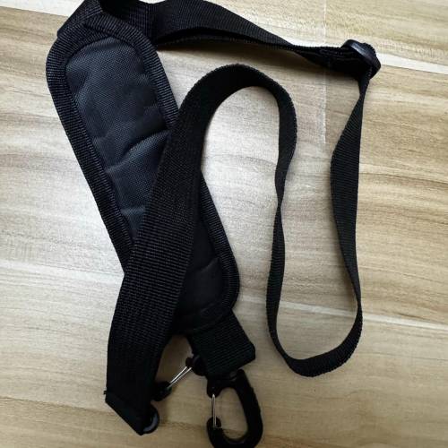 日本Apex 黑色相機袋斜挎包(新淨，附有相機帶，只限葵涌交收或順豐到付 nike , adi...