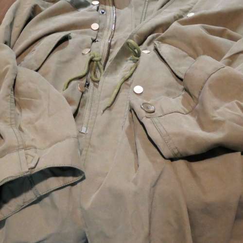 外國買入..中長軍服