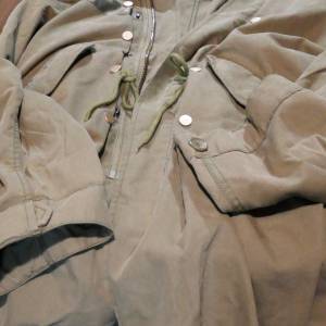 外國買入..中長軍服