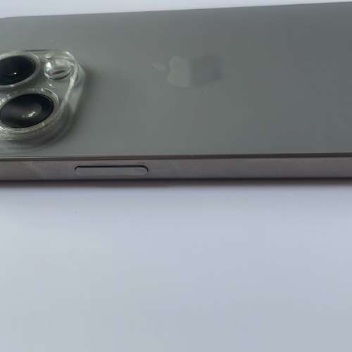 放iPhone 15pro 鈦原（靚電池健康度）