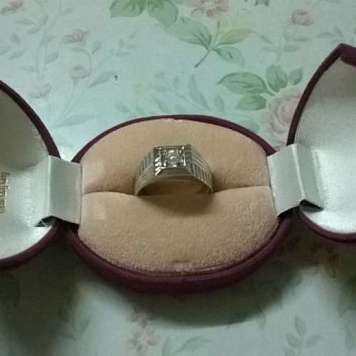 出售 周生生18K白金鑽戒 (男裝)