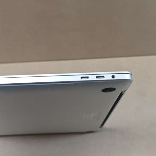 98新二手 Apple MacBook Pro (2017年中款)，15英寸Retina顯示屏，功能100%正常