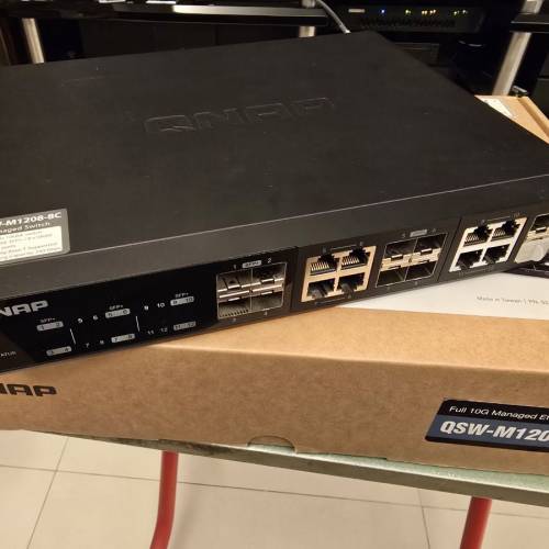 QNAP QSW-M1208-8C 10Gbps交換機