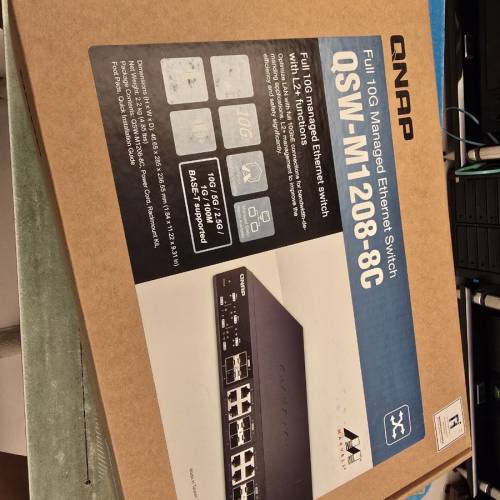 QNAP QSW-M1208-8C 10Gbps交換機