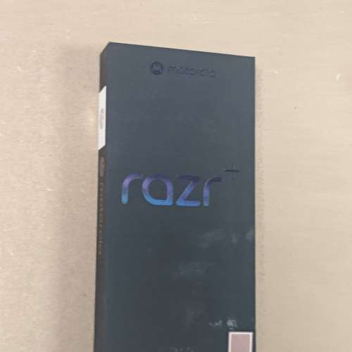 [速銷] 全新美版 Motorola XT2451-1 razr+ 2025 12+256 摺機 荃灣站交收 歡迎出價