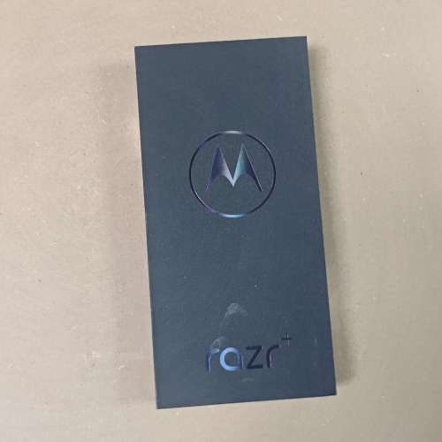 [荃灣站交收] 全新美版 Motorola razr+ 2024 (12+256) 翻蓋摺機