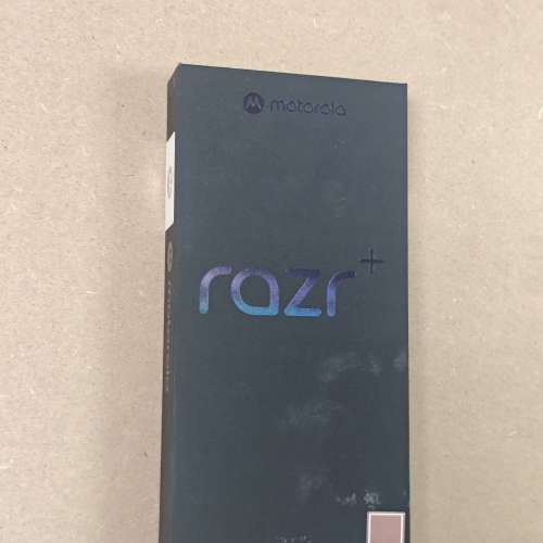 [速銷] 全新美版 Motorola XT2451-1 razr+ 2025 12+256 摺機 荃灣站交收 歡迎出價