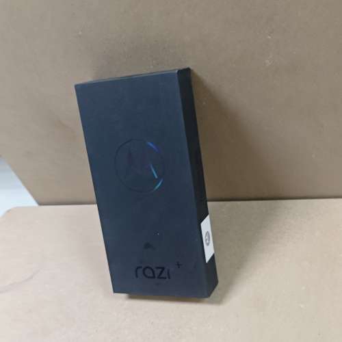 [全新速放] 美版 Motorola razr+ 2024 XT2451-1 12+256 摺機 荃灣站交收 歡迎出價