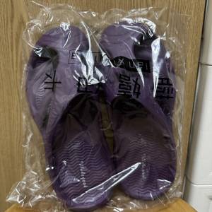 (台灣進口) 拇指外翻包頭防撞拖鞋深紫色（只限葵涌屋企樓下交收