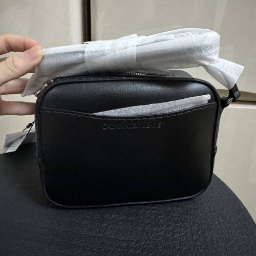 Calvin Klein黑色斜背包（只限葵涌交收或順豐到付）