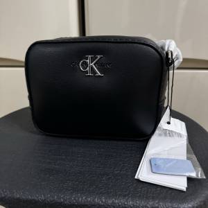 Calvin Klein黑色斜背包（只限葵涌交收或順豐到付）