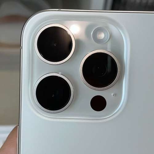 iPhone  15Promax白色