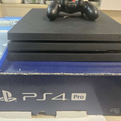 90%新 SONY PS4 PRO 1T CUH7006BB01 連3隻Game