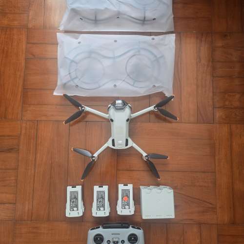 DJI Mini 4 Pro 暢飛套裝(附螢幕遙控器)