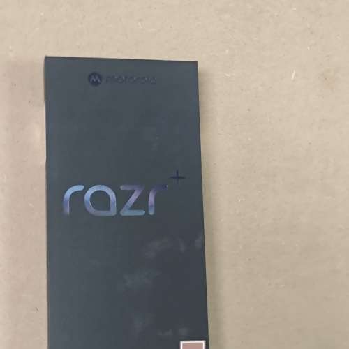 [速銷] 全新美版 Motorola XT2451-1 razr+ 2025 12+256 摺機 荃灣站交收 歡迎出價