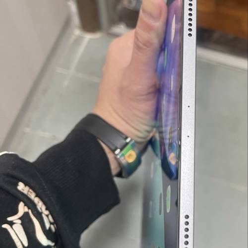 好X新淨😆 ipad pro 第五代 256gb 12.9吋 Wi-Fi 版  有原裝盒 機套 充電頭 送價值$6...