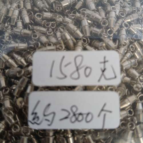 清理存貨平售，一手 2480克，约4100個長约  8mm螺絲頸鏈扣如照片顯示，共售330元。...