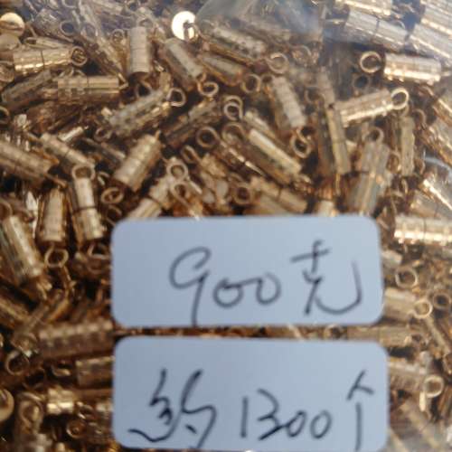 清理存貨平售，一手 2480克，约4100個長约  8mm螺絲頸鏈扣如照片顯示，共售330元。...