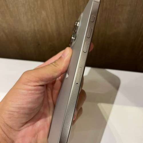 99新iPhone 15pro max 1TB,港行雙卡，完美冇花，電池健康度90，全套齊！