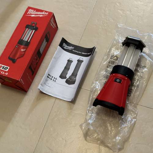 Milwaukee M12 USB 充電檢修燈 2362-20，可以叉USB ( 淨工具 ) （ +HKD100 送電送叉...