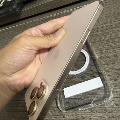 長保iPhone 16Pro max 256gb金色，港行，備機少用，電池健康度100，還有200幾日保養...