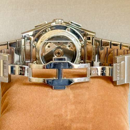 九成新 GUCCI PAHTHEON 萬神殿 115.2 自動 計時 日曆顯示 瑞士製 自動機械腕錶 市場...