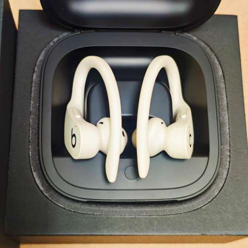 運動首選！美版 Beats Powerbeats Pro 白色 掛耳式藍牙耳機 防汗耐用 荃灣交收