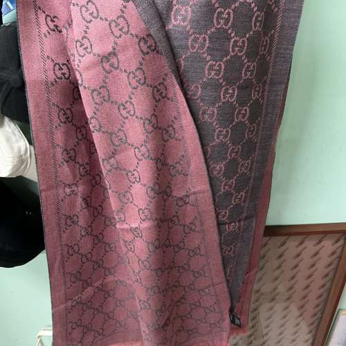 Gucci 頸巾