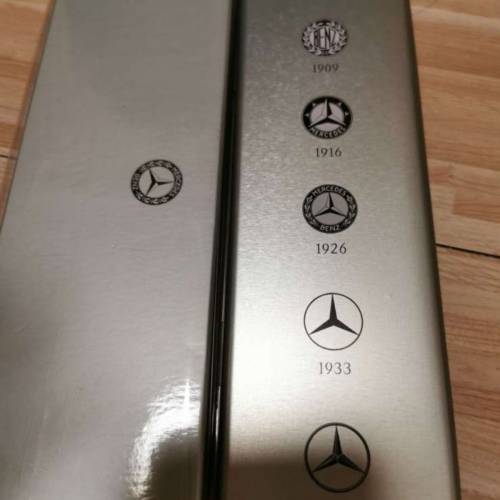 Mercedes-Benz 襟章別針套裝