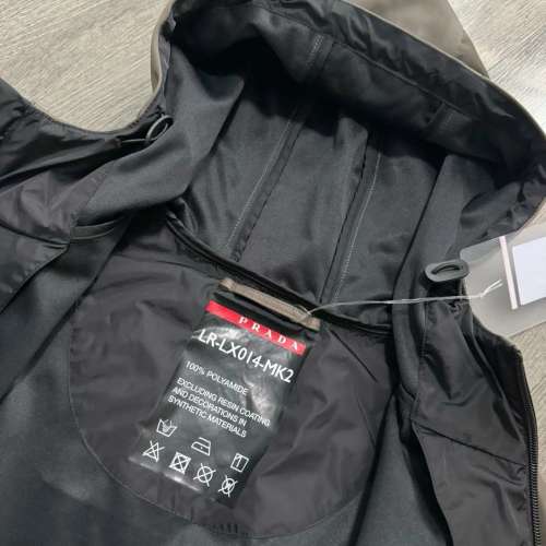全新Prada新款Goretex外套