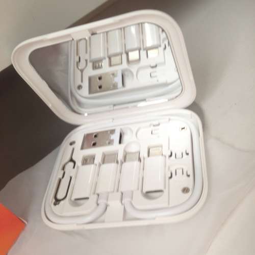 📱FRANKLIN TEMPLETON Mobile Utility Box Set NEW 全新 充電線 轉接頭 化妝鏡 收...