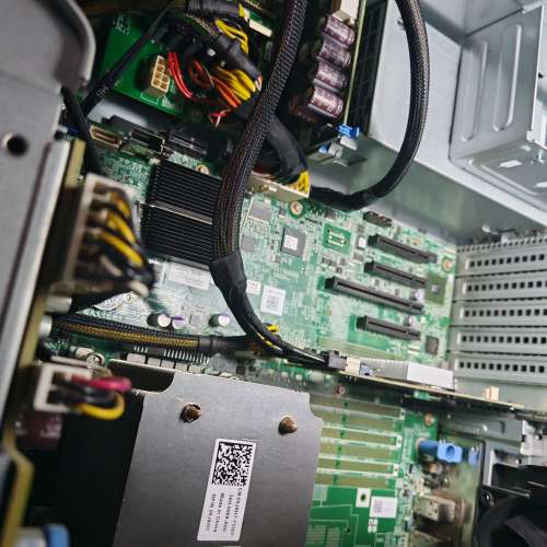 Dell PowerEdge T320 伺服器 server ONE 4 Core CPU 8 GB RAM