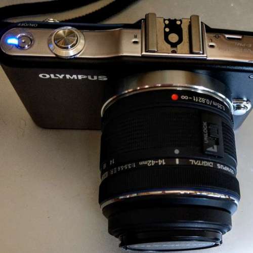 八九成新 Olympus最輕盈嬌小黑魂 Pen Mini EPM 1 只重265gm可選配鏡頭